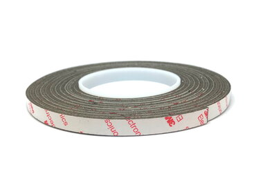 Neodymium magneetband 10 mm breed - 1,5 mm dik - rol 10,0 meter met sterke 3M klever - 415 g/cm²