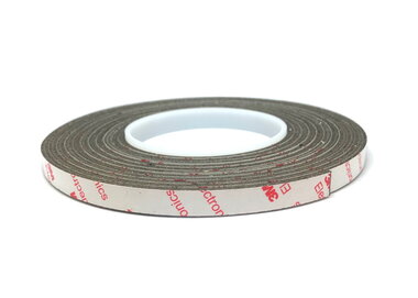 Neodymium magneetband 10 mm breed - 1,0 mm dik - rol 1,0 meter met sterke 3M klever - 245 g/cm²