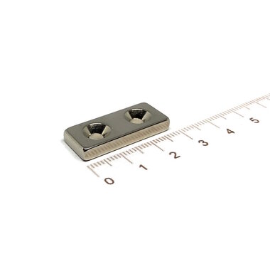 28 x 12 x 4 mm met 2 verzonken schroefgaten 4 mm