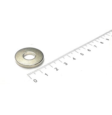 24x3 met boring van 10 mm vernikkeld N35