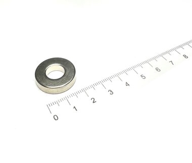 22x5 met boring van 10 mm vernikkeld N35
